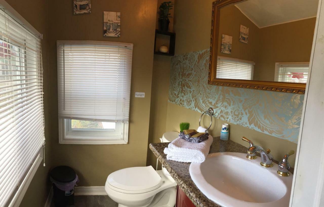Gracies Fallsview Getaway Holiday home Niagara Falls